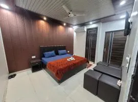 Hotel Paradise - Hazrat Nizammuddin Railway Station
