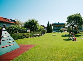 Apartment Suite in Villa Karglhof incl 3 bedrooms, 2 bathrooms，位于法克湖的别墅