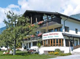 Farmhouse on Mieminger Plateau with Mountain Views，位于米明的酒店