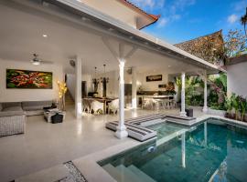 Ozamiz Villa Seminyak by Villas R Us，位于塞米亚克的酒店