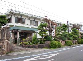泽木旅馆，位于今治市Kinoe Fureai Folk Museum附近的酒店