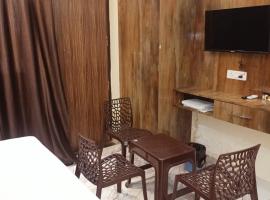 Hotel Vijaya，位于Khurja的酒店