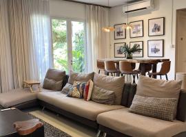 Cozy Botanical Garden House，位于巴淡岛中心的带停车场的酒店