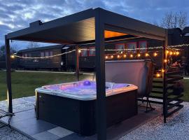 Stacja Galicja - nocleg w pociągu blisko Energylandia，位于扎托尔的酒店