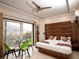 Hotel Silver Inn by Pentaura- Tapovan Rishikesh，位于瑞诗凯诗的酒店