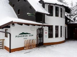 Pohorski Dom，位于霍茨科波霍尔耶的带停车场的酒店