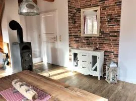 kleine meerZeit, süßes Knusperhäuschen mit Kaminofen