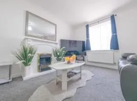 Sleeps 5 - Private Garden- Free Parking