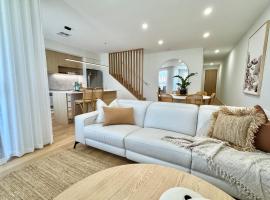 'Sandbar Escape' 3BR Beach House at Henley Beach，位于Henley Beach的酒店