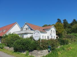 Feriestedet Skovly，位于Klemensker的自助式住宿
