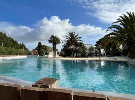 Mobilhome Ile d'Oléron - 6 places - Camping 5 étoiles，位于奥雷龙圣乔治的酒店