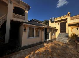 Gokul Lodge INN，位于Chaukori的酒店