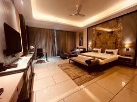 Lokesh Hotel，位于Changar Talai的酒店