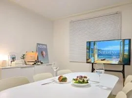#4u스테이 #3월 특가및 이벤트 #가족 친구 최대 7명 #Beamprojector #홍대,강남,잠실 30 minutes #LuggageStorage Service
