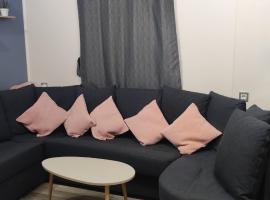 mobil home chaleureux et idyllique，位于拉特斯的露营地