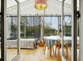 Rich Outdoor Life And Nostalgia At Middelfart，位于米泽尔法特的酒店