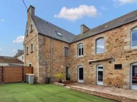 Stunning Home In Penvénan With Wifi