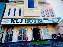 klj hotel，位于Rāmnagar的酒店