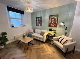 Heart of Torquay by harbourside, perfect location!
