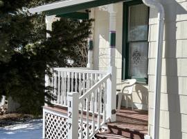 Historic 1895 Home，位于克里普尔克里克的酒店