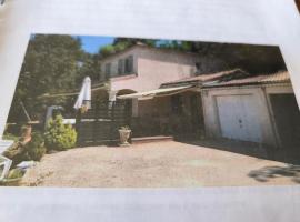 Chambres dans villa avec vue magnifique，位于德龙河畔利夫龙的酒店