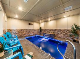 Scenic Retreat - Indoor Pool, Hot Tub & Game Room，位于鸽子谷的酒店