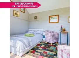 Charming Self Contained Garden Studio Upperbeeding