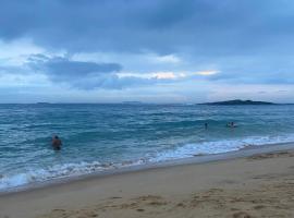 Casa em Itapuã pertinho da praia，位于维拉维尔哈的酒店