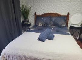 Private room with parking and bathroom，位于阿瓜达的酒店