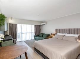 Studio 503 - Prime Spot With Ocean Views，位于North Ward的酒店