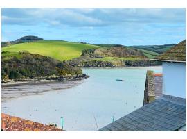 3-Bedroom Home with Stunning Estuary Views，位于索尔科姆的酒店