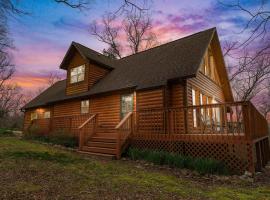 Remodeled Lakefront Cabin, shuffleboard, Starlink，位于Eagle Rock的酒店