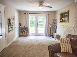 Moon River Smart-Suite near Interstate 44 and Airport