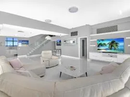 Luxurious 3-Bed Penthouse with Stunning Views