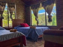 La Fogata l Rancho Chachimbiro，位于Hacienda San Francisco的木屋