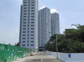 Apartemen Serpong Garden, Tower Bellerosa，位于Cicayur的酒店