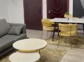IYKEMOND LUX SUITEs，位于Awoyaya的酒店