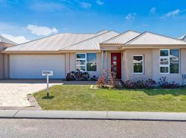 Your comfortable getaway home，位于Clarkson的酒店