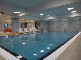 Hotel i Apartamenty Gorzelanny Dźwirzyno，位于德兹维济诺的酒店