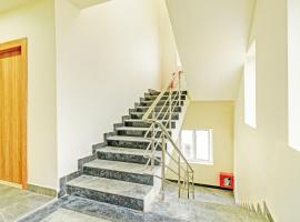 Super Townhouse Oak Kompally，位于Hakīmpet的酒店