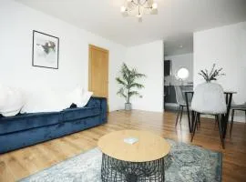 Executive Cardiff Bay Apartment by N And N Stays, Perfect location for Contractors and Workers visiting Cardiff, building currently undergoing improvement & has scaffolding, doesn't affect the apartment,Key collection is 5 Mins from apartment at a Keynest