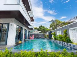 Villa B2-34 Long Cung - 8 phòng ngủ - 100m tới biển，位于头顿的酒店