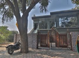 Hotel Ramayan Premium Best Family Hotels with Free Pickup From Ayodhya Dham Railway Station，位于Ayodhya的酒店
