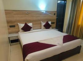 Super Hotel O Clock Centre Chirala，位于Chīrāla的酒店