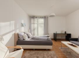 Historic Redesigned Schönbrunn Palace Apartments w Free Parking and 24h Check-in，位于维也纳的酒店