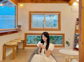 Private house emotional accommodation, Hanok Stay Owol，位于安东市的酒店