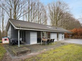 Gorgeous Home In Middelfart With Wifi，位于米泽尔法特的酒店