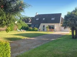 Cozy Home In Quettehou With Wifi
