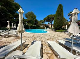 PINEDE PLAGE 5 pers refait à neuf Vue mer balnéo clim parc éxotique，位于耶尔的酒店