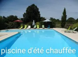 La Petite Grange gîte climatisé plain-pied 3 chambres 5 personnes parking WIFI piscine chauffée animaux acceptés Gîte en pleine nature
